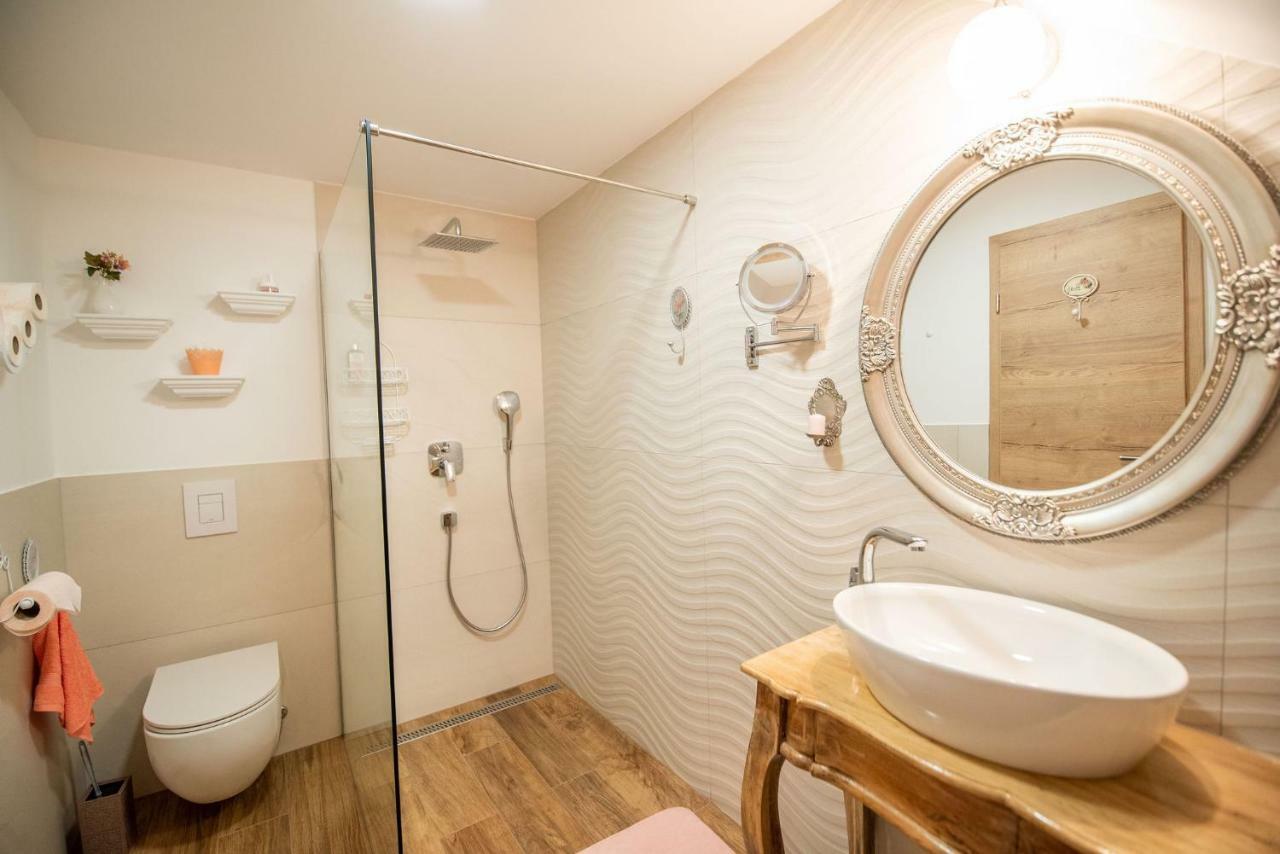 Apartmaji Urska Lasko ภายนอก รูปภาพ